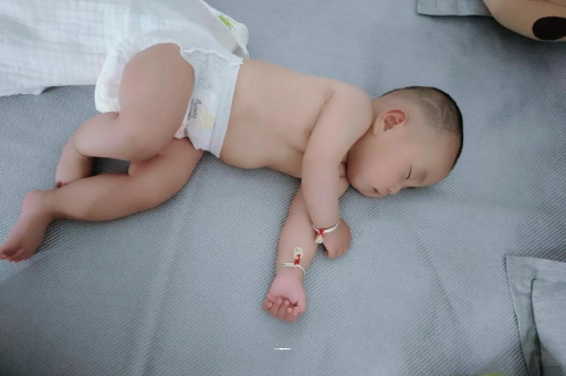 柳林几个月宝宝会抬头